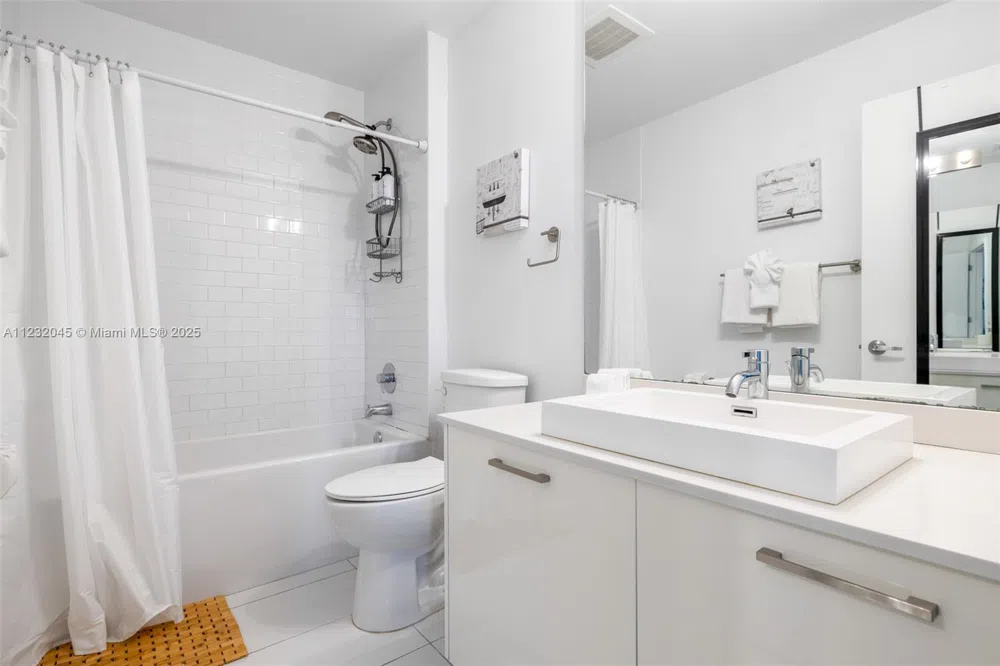 151 SE 1st St #809 Miami, FL 33131