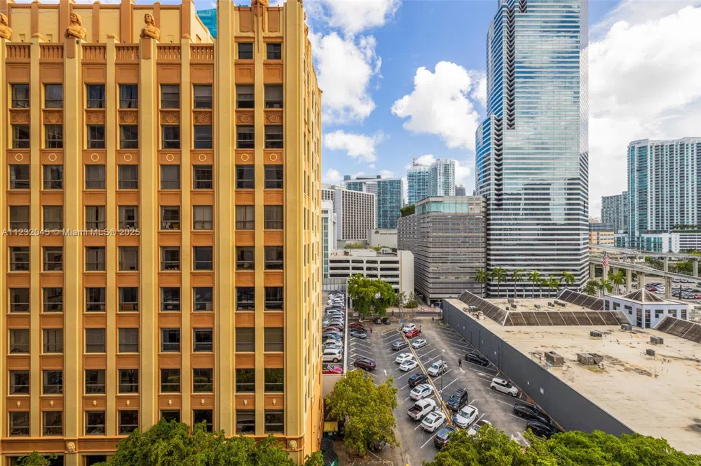 151 SE 1st St #809 Miami, FL 33131