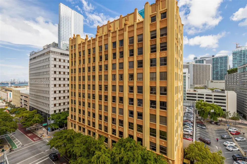 151 SE 1st St #809 Miami, FL 33131