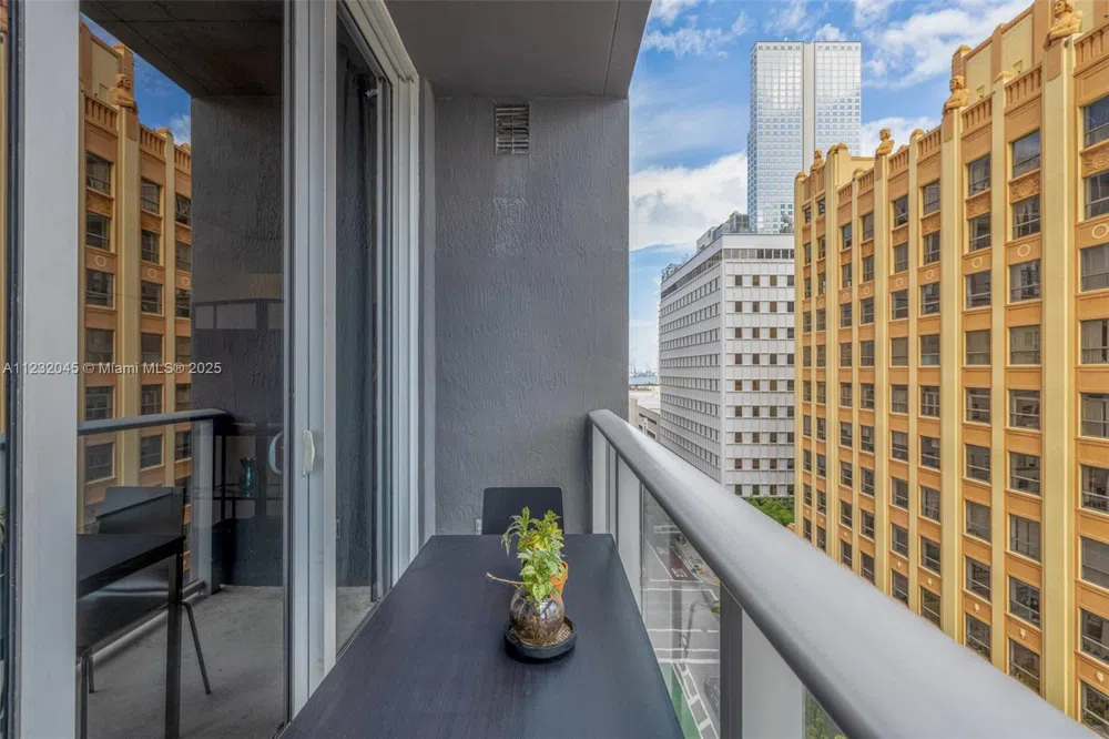 151 SE 1st St #809 Miami, FL 33131