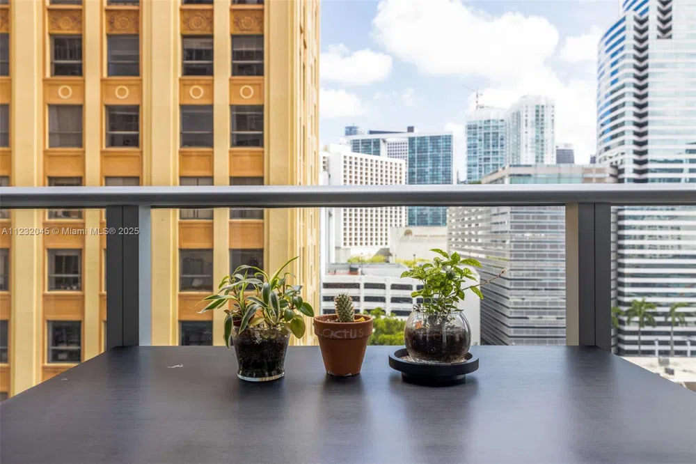 151 SE 1st St #809 Miami, FL 33131