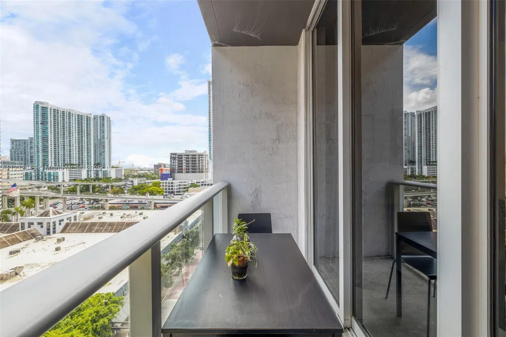 151 SE 1st St #809 Miami, FL 33131