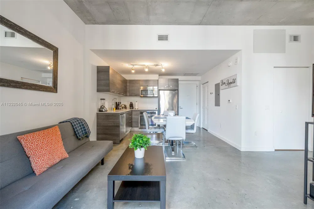 151 SE 1st St #809 Miami, FL 33131