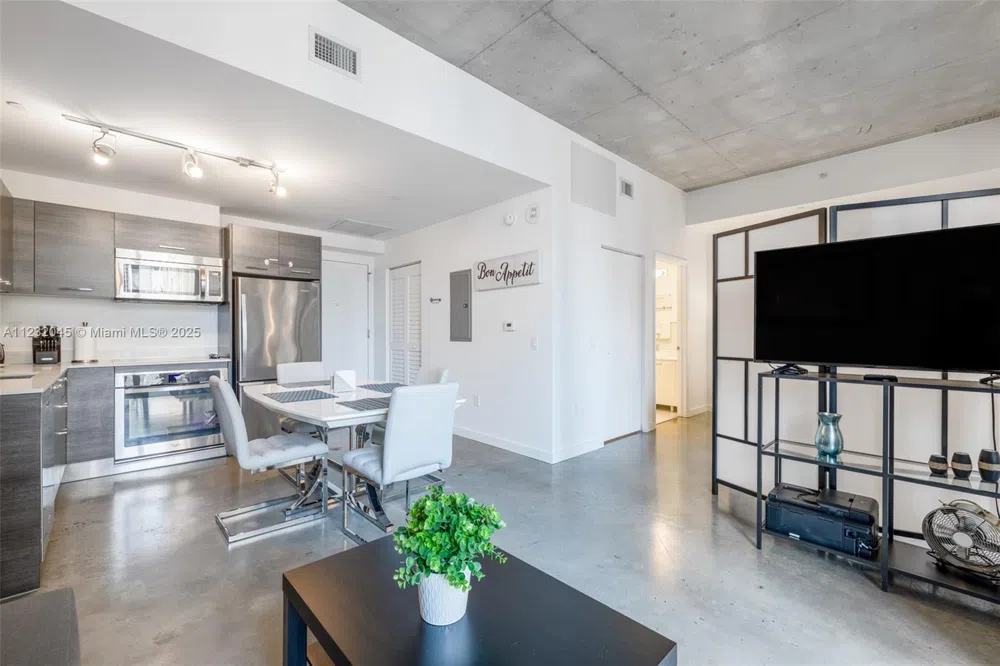 151 SE 1st St #809 Miami, FL 33131