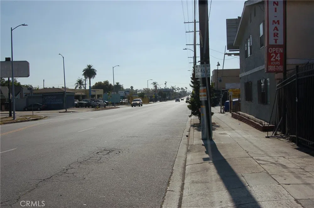 3020 W SLAUSON AVENUE Los Angeles, CA 90043