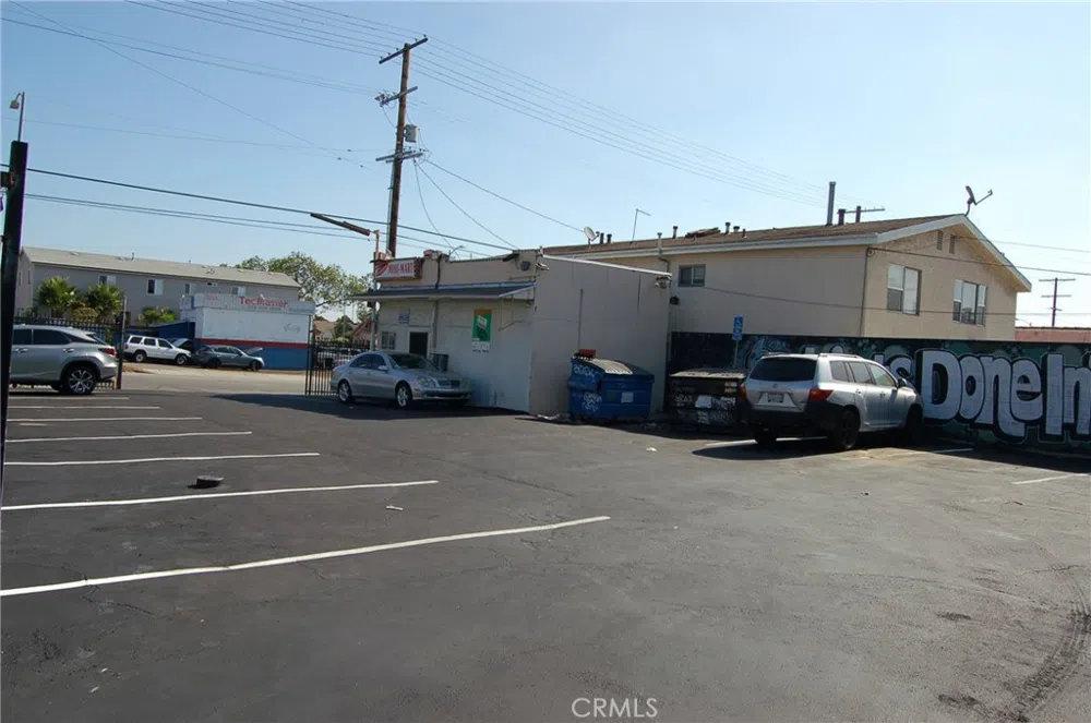 3020 W SLAUSON AVENUE Los Angeles, CA 90043