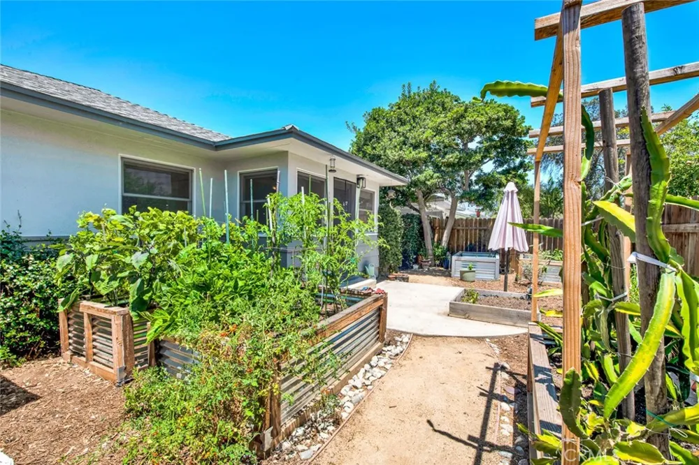 1135 W 10th Street Santa Ana, CA 92703