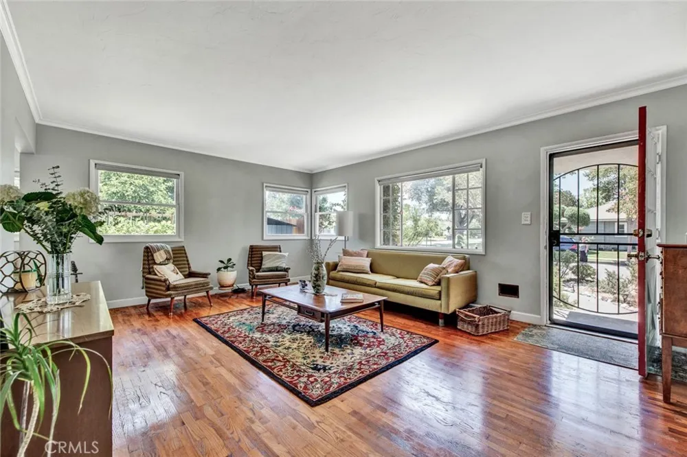 1135 W 10th Street Santa Ana, CA 92703