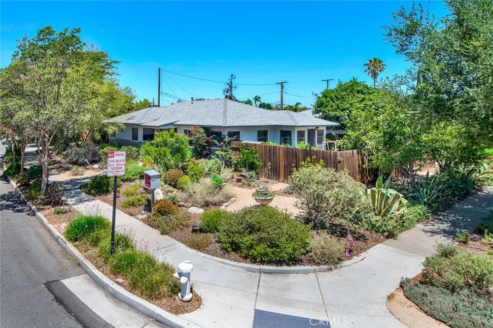 1135 W 10th Street Santa Ana, CA 92703