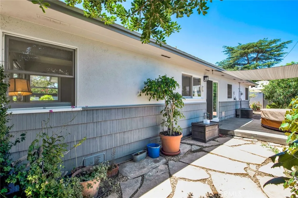 1135 W 10th Street Santa Ana, CA 92703