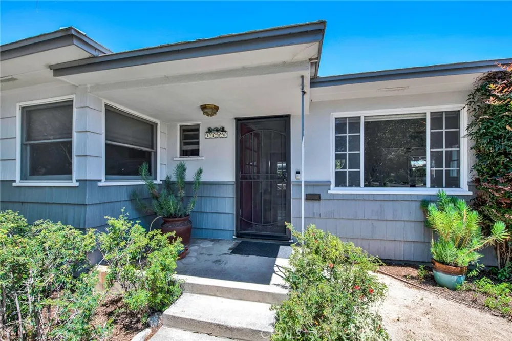1135 W 10th Street Santa Ana, CA 92703