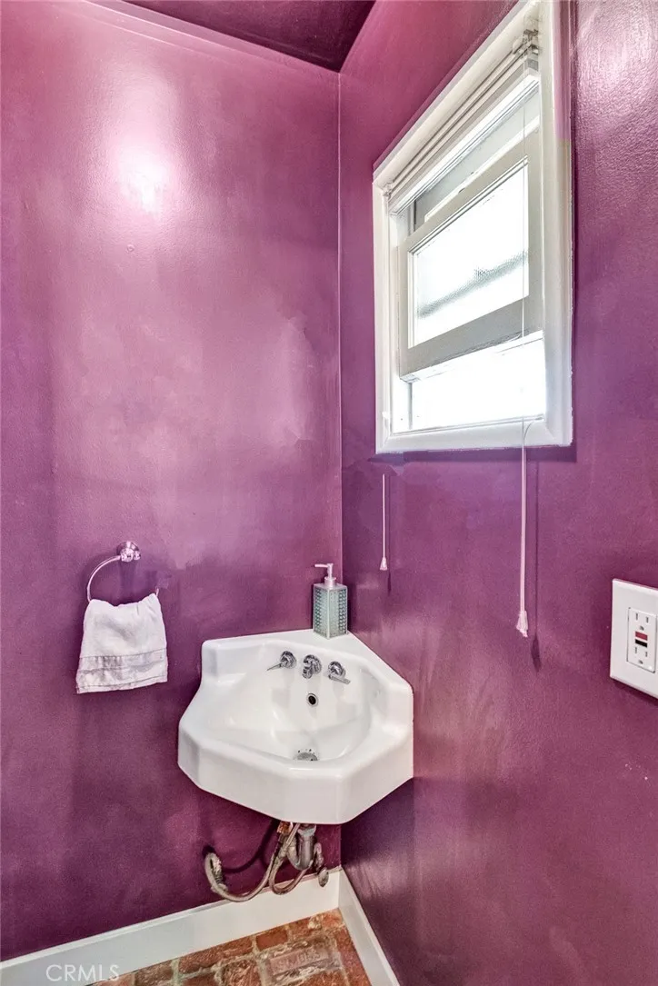 1135 W 10th Street Santa Ana, CA 92703