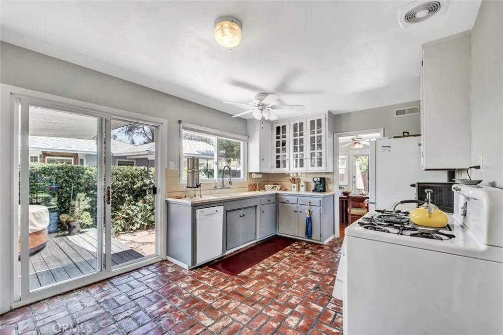 1135 W 10th Street Santa Ana, CA 92703