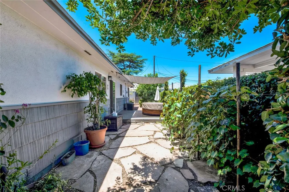 1135 W 10th Street Santa Ana, CA 92703