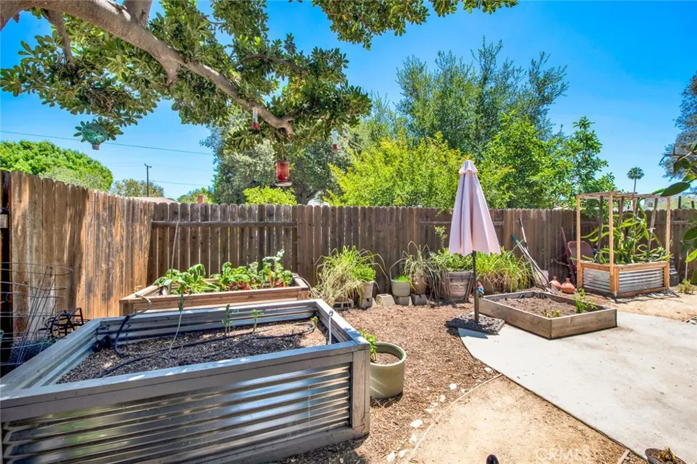 1135 W 10th Street Santa Ana, CA 92703