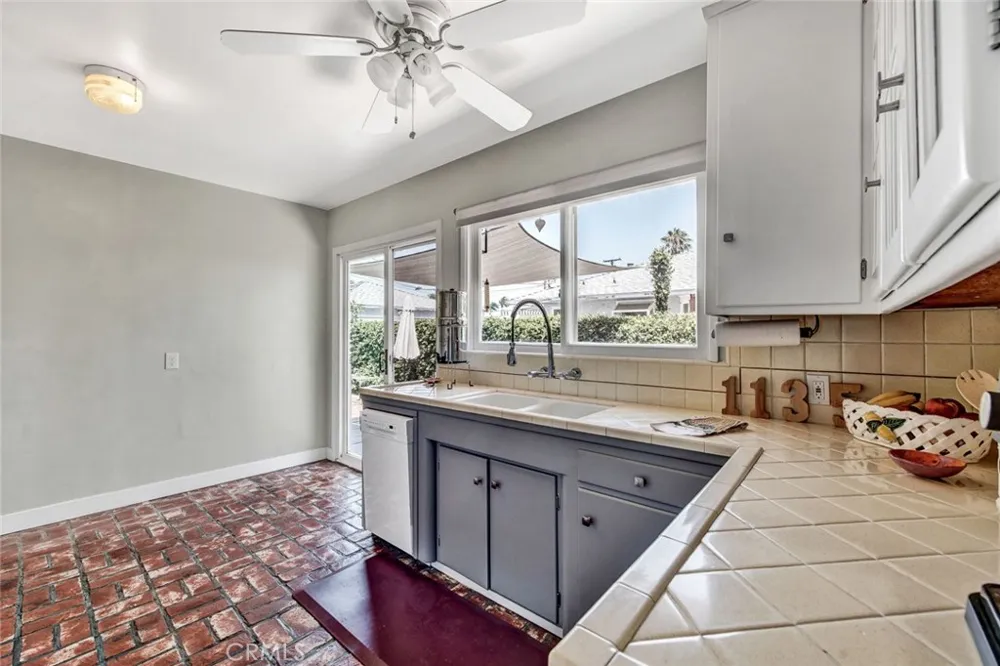 1135 W 10th Street Santa Ana, CA 92703