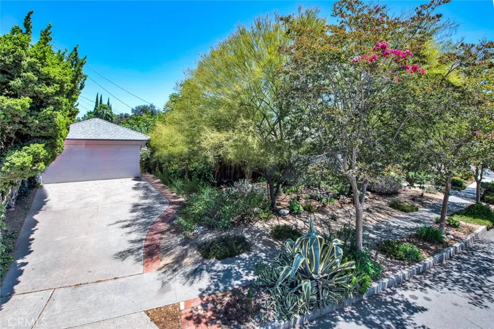 1135 W 10th Street Santa Ana, CA 92703