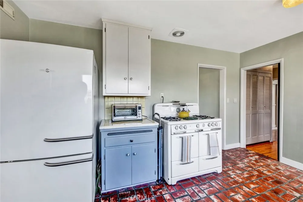 1135 W 10th Street Santa Ana, CA 92703