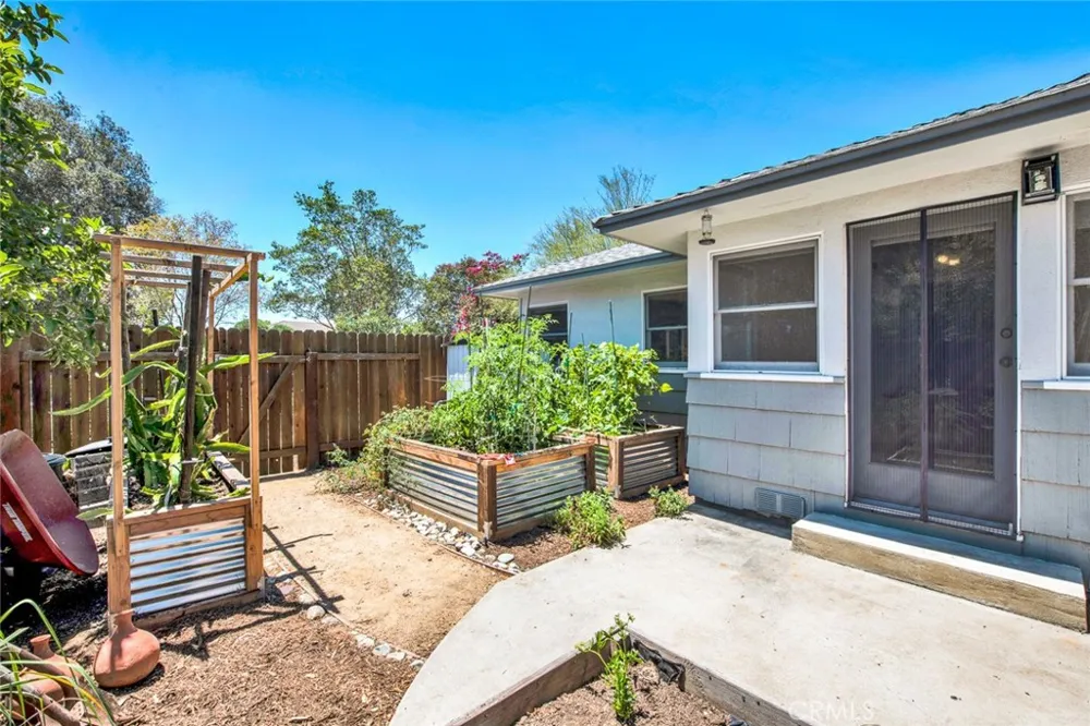 1135 W 10th Street Santa Ana, CA 92703