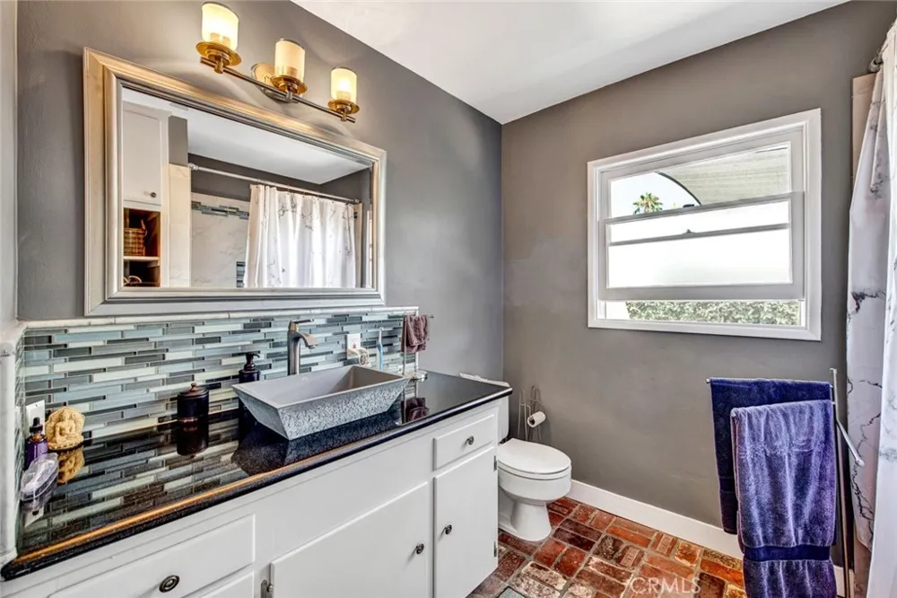1135 W 10th Street Santa Ana, CA 92703