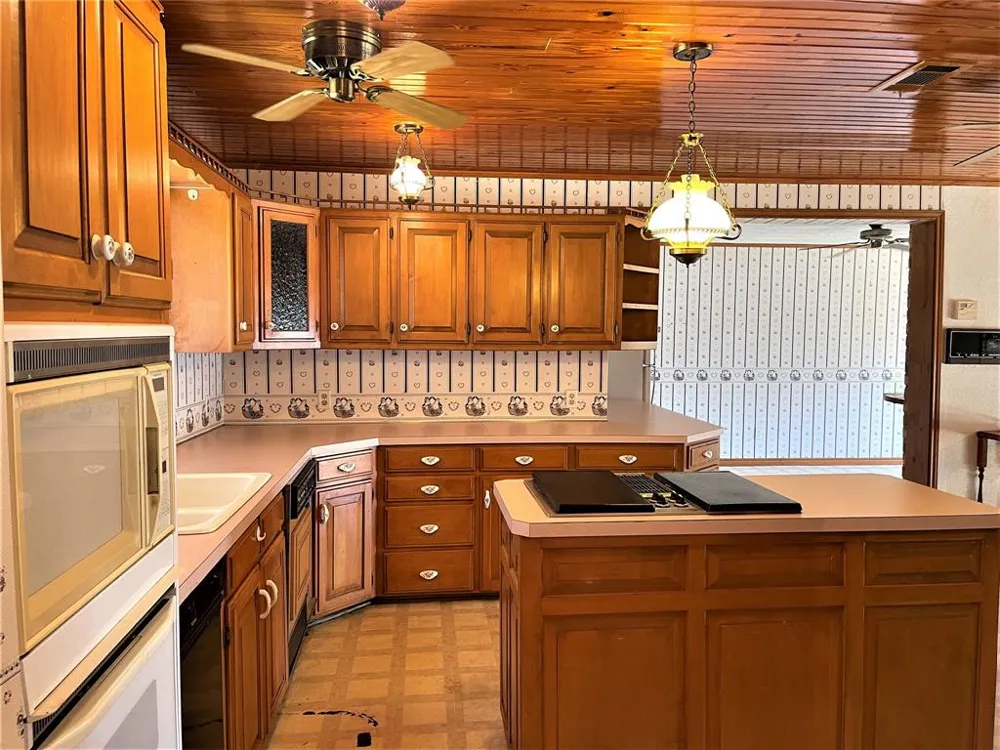 476 Lcr 759 Groesbeck, TX 76642