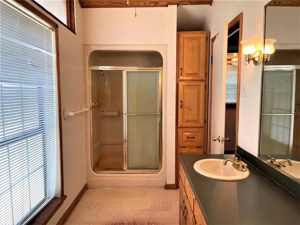 476 Lcr 759 Groesbeck, TX 76642