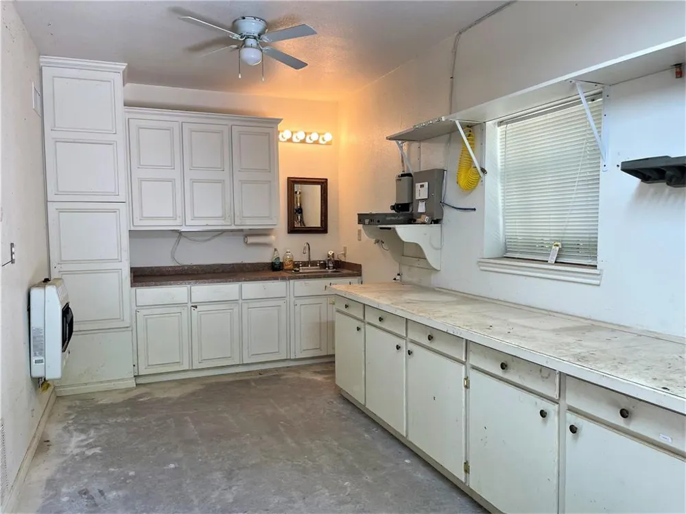 476 Lcr 759 Groesbeck, TX 76642