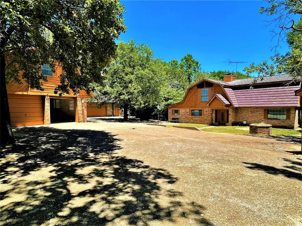 476 Lcr 759 Groesbeck, TX 76642