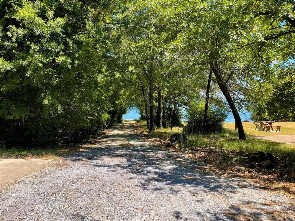 476 Lcr 759 Groesbeck, TX 76642