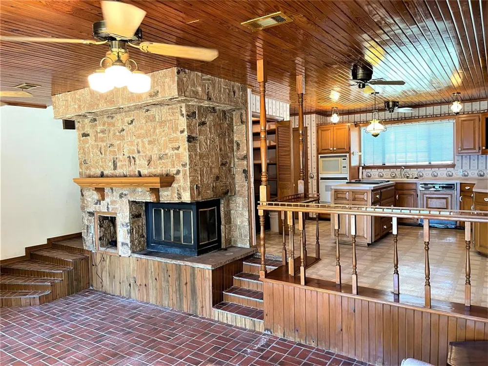 476 Lcr 759 Groesbeck, TX 76642