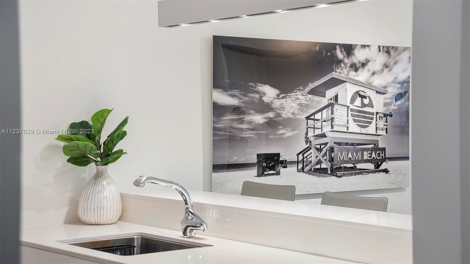 2201 Collins Ave #804 Miami Beach, FL 33139