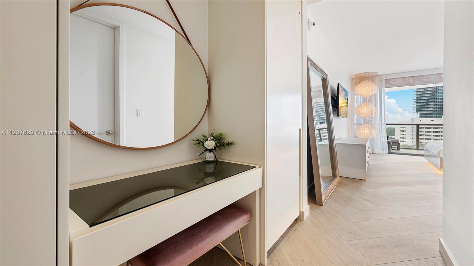 2201 Collins Ave #804 Miami Beach, FL 33139
