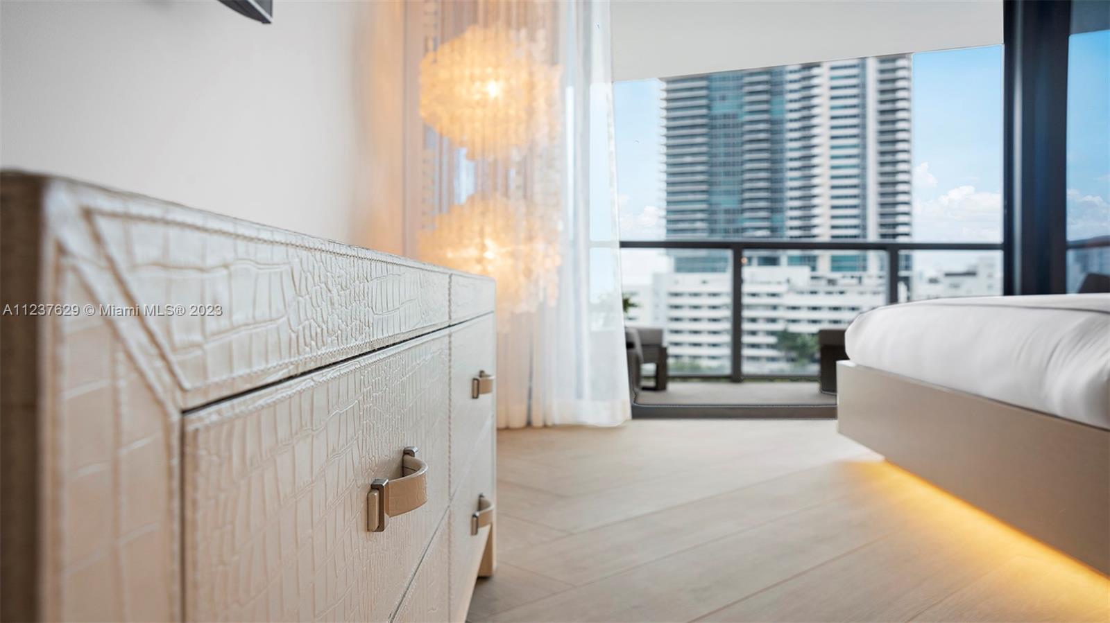 2201 Collins Ave #804 Miami Beach, FL 33139