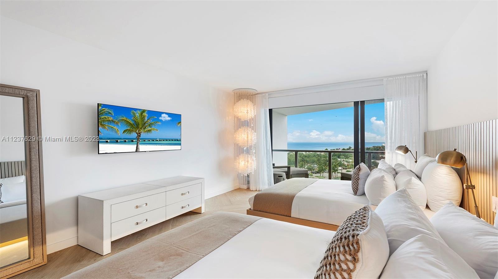 2201 Collins Ave #804 Miami Beach, FL 33139