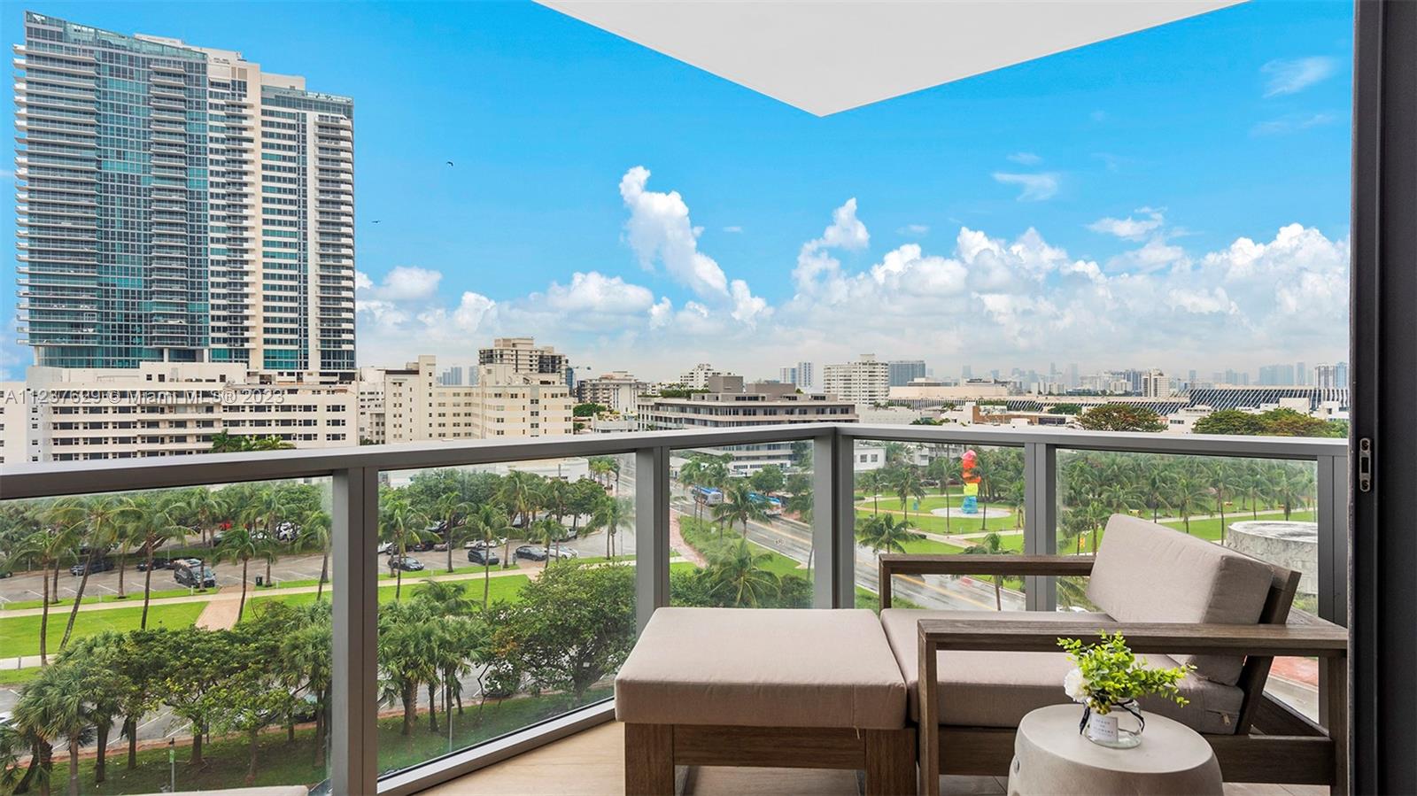 2201 Collins Ave #804 Miami Beach, FL 33139