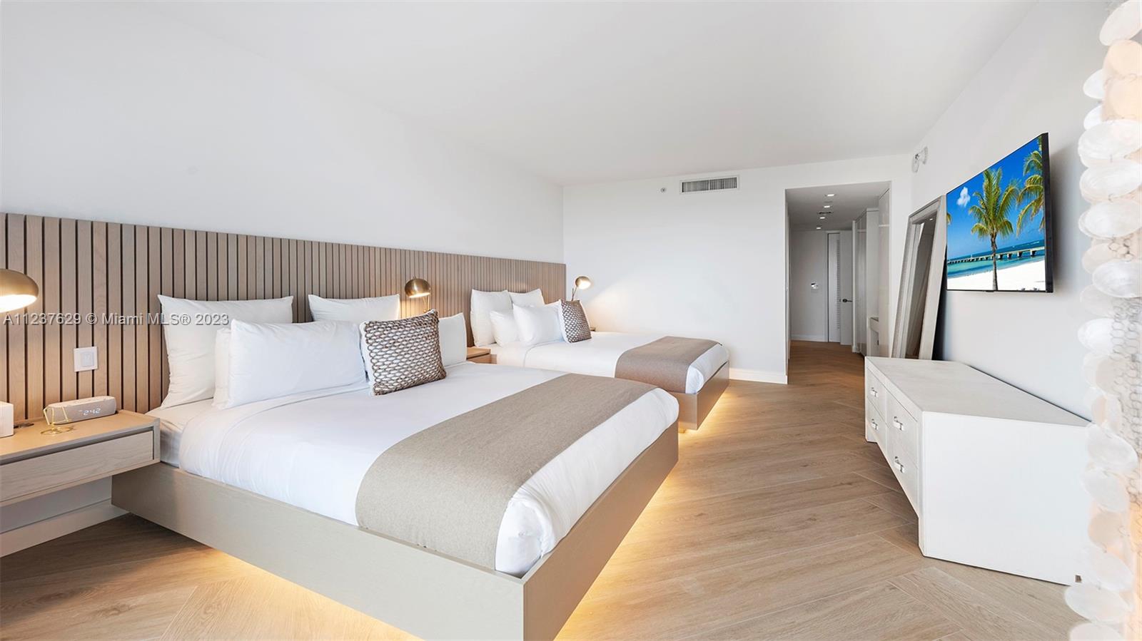 2201 Collins Ave #804 Miami Beach, FL 33139