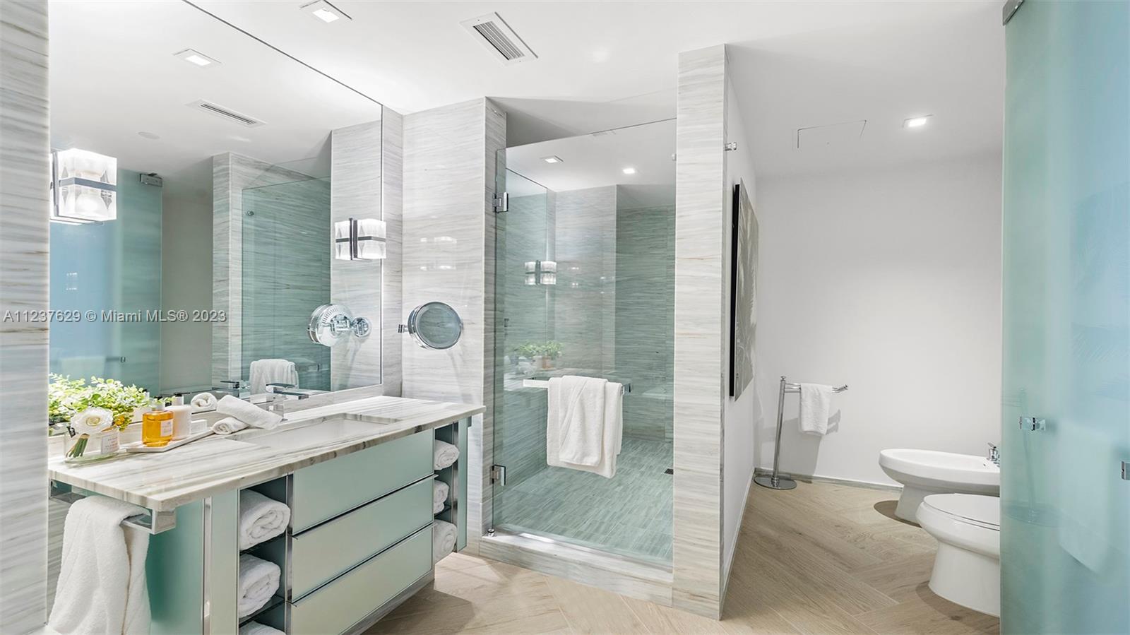 2201 Collins Ave #804 Miami Beach, FL 33139