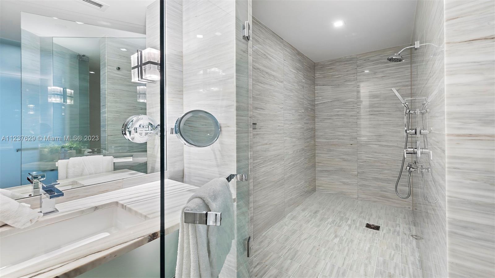 2201 Collins Ave #804 Miami Beach, FL 33139