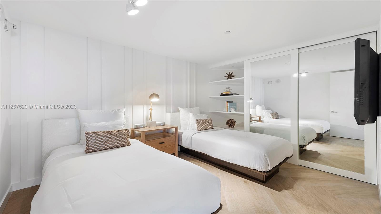 2201 Collins Ave #804 Miami Beach, FL 33139