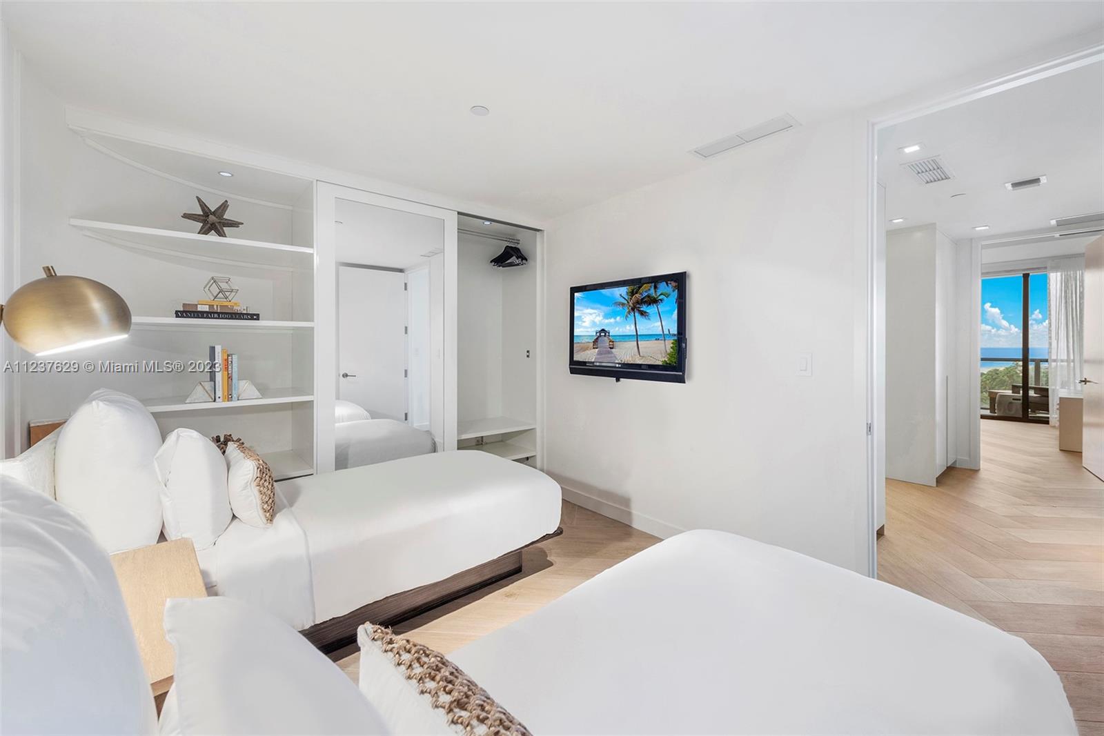 2201 Collins Ave #804 Miami Beach, FL 33139