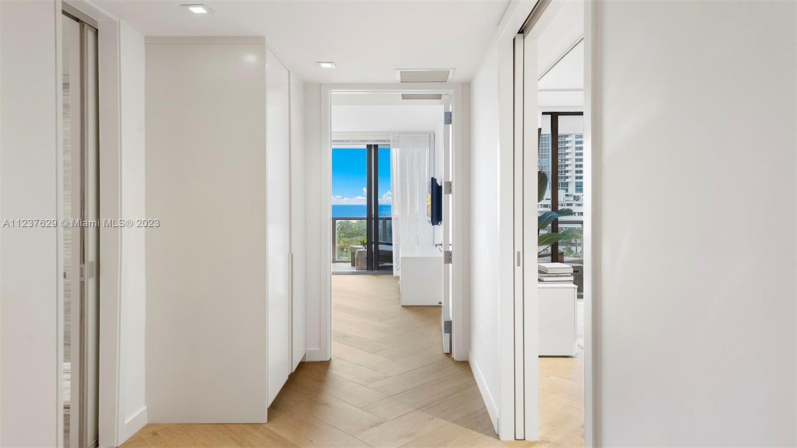 2201 Collins Ave #804 Miami Beach, FL 33139