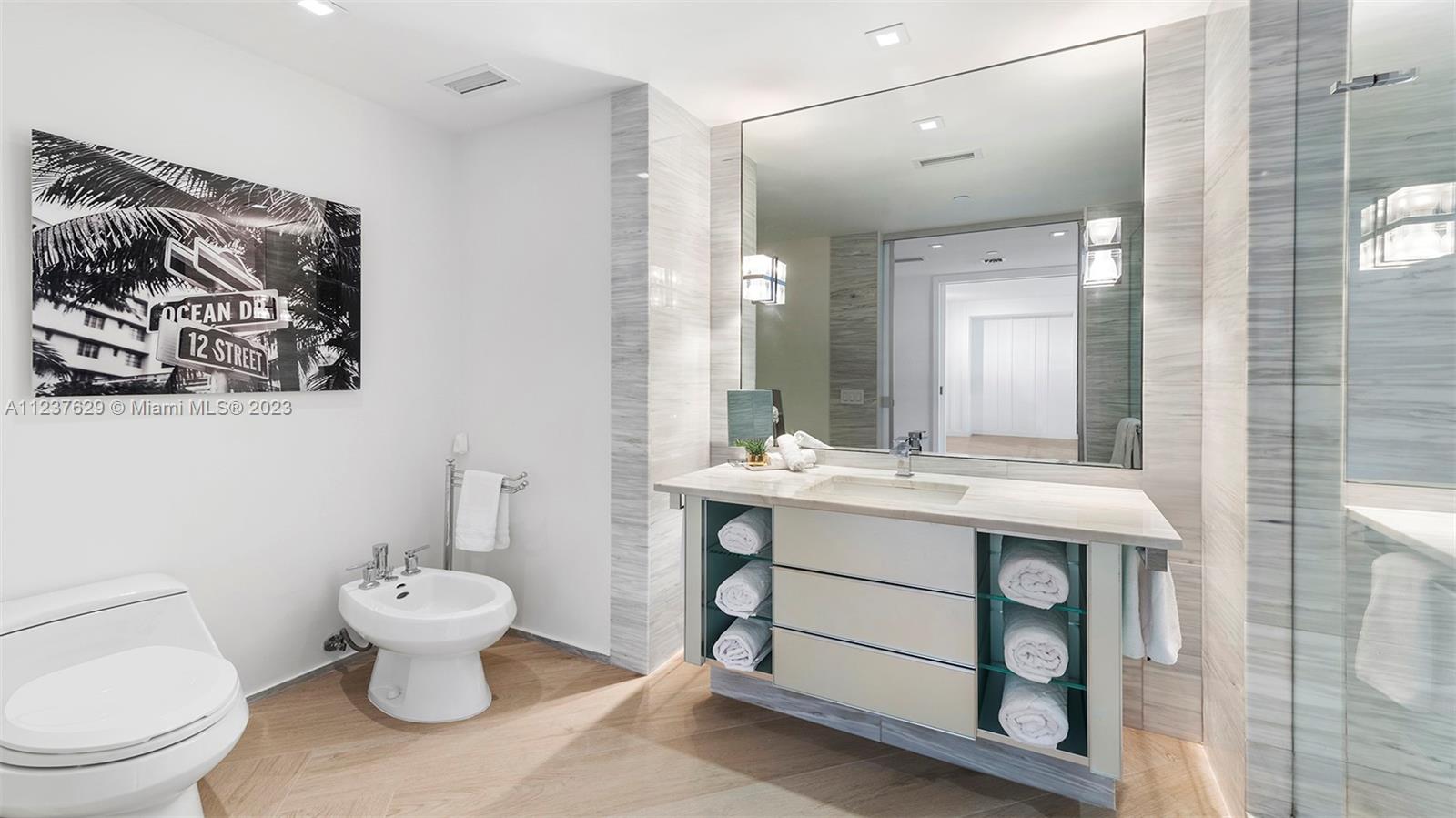 2201 Collins Ave #804 Miami Beach, FL 33139