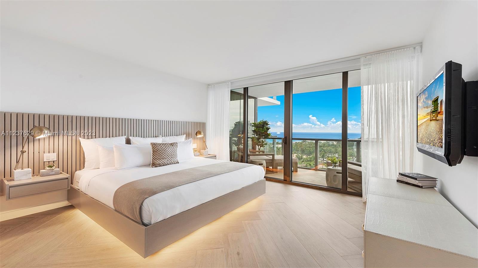 2201 Collins Ave #804 Miami Beach, FL 33139