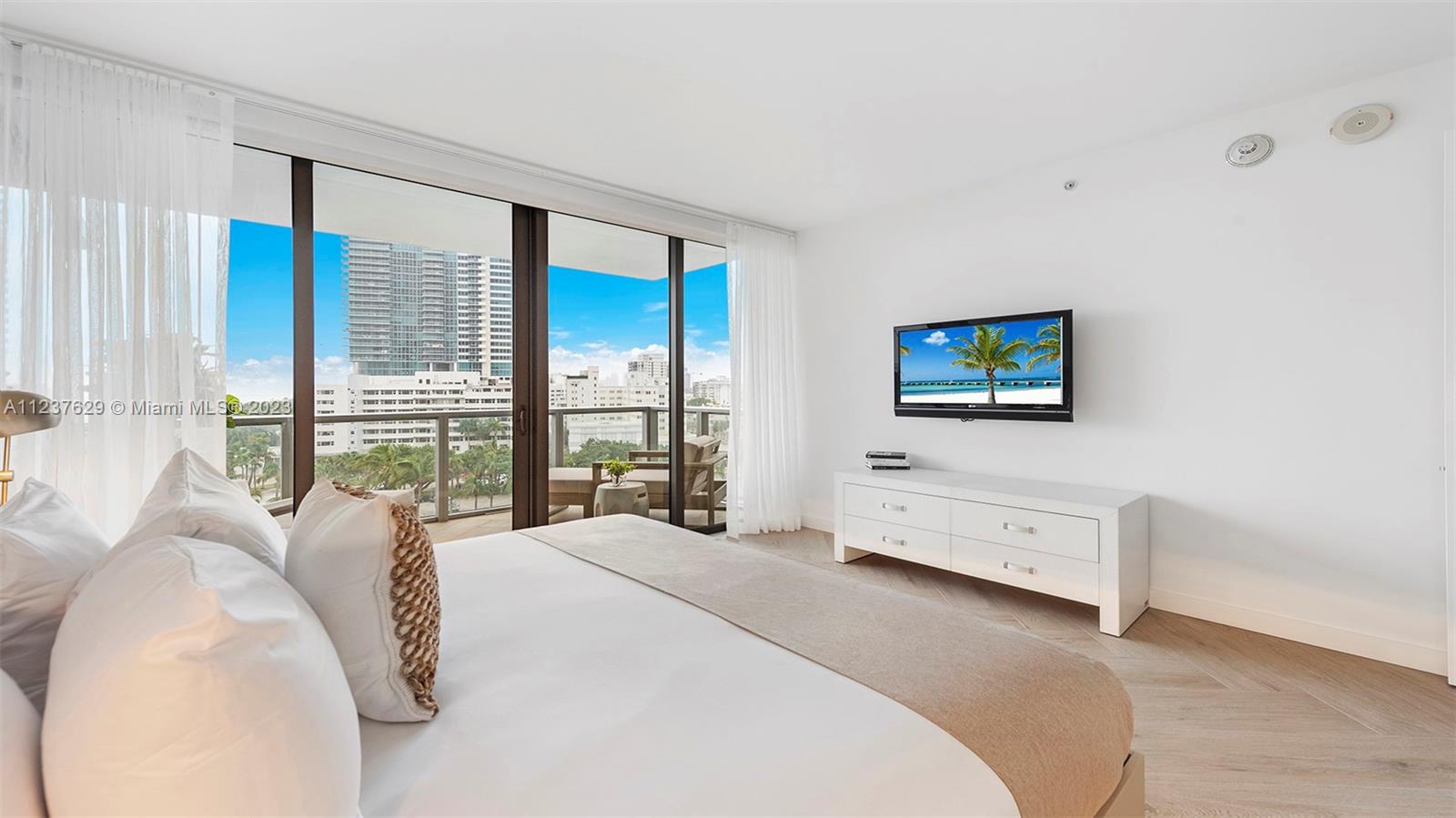 2201 Collins Ave #804 Miami Beach, FL 33139