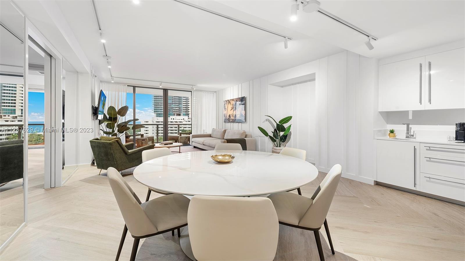 2201 Collins Ave #804 Miami Beach, FL 33139
