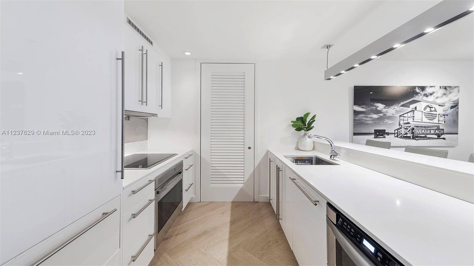 2201 Collins Ave #804 Miami Beach, FL 33139