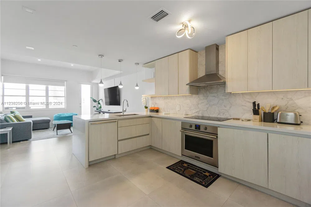 100 Lincoln Rd #1608 Miami Beach, FL 33139