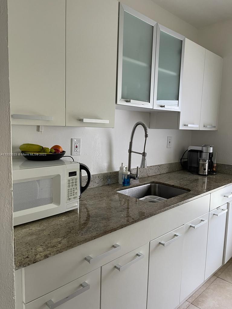 100 Sunrise Dr #25 Key Biscayne, FL 33149