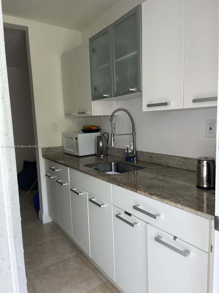 100 Sunrise Dr #25 Key Biscayne, FL 33149