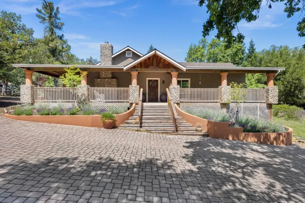 13550 Uvas Road Morgan Hill, CA 95037
